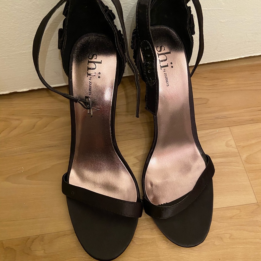 Black strap heals.